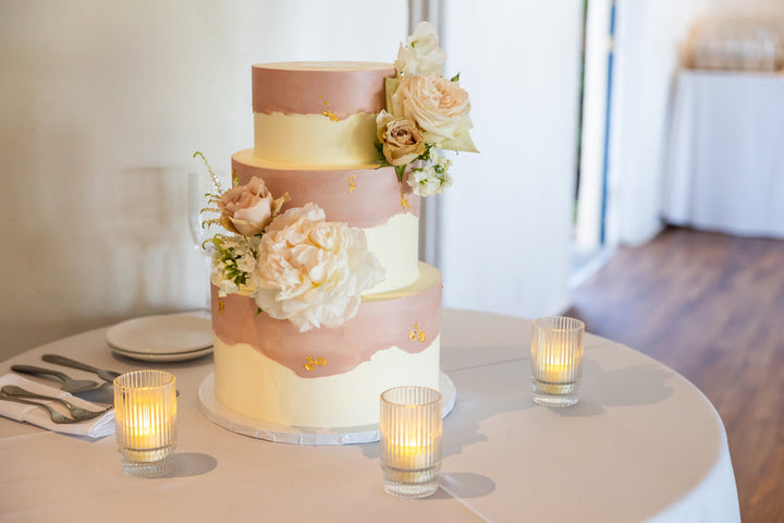 three tiered wedding cake + florals / la venta inn