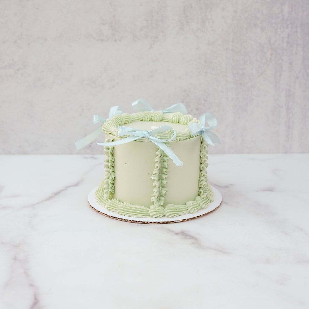 
                  
                    Load image into Gallery viewer, Cake Decorating Workshop: Mini Classic Vintage
                  
                
