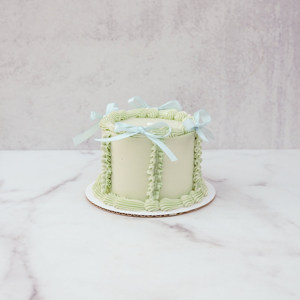 
                  
                    Load image into Gallery viewer, Cake Decorating Workshop: Mini Classic Vintage (10am)
                  
                