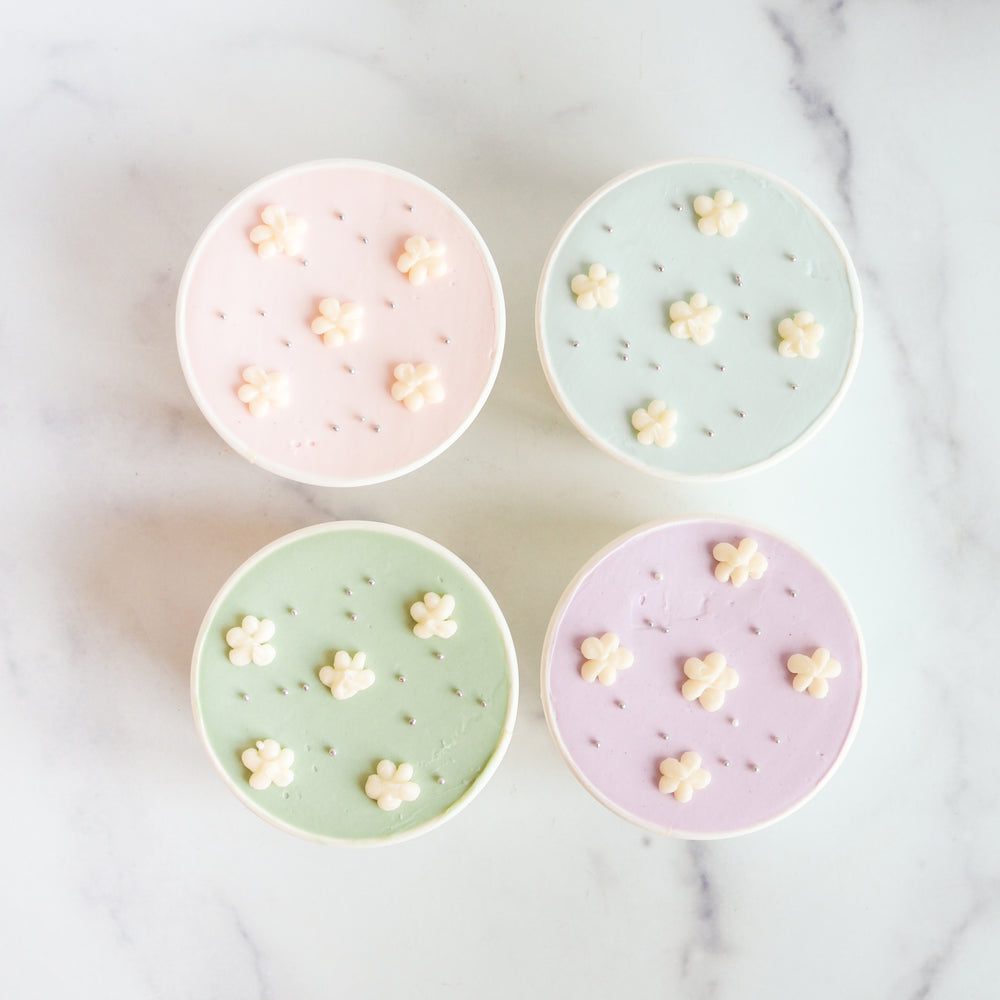 
                  
                    Load image into Gallery viewer, Mini Daisy Cake Cup
                  
                