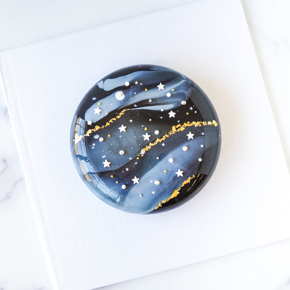 
                  
                    Load image into Gallery viewer, The Starry Night Cake
                  
                